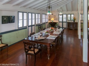 La salle à manger dans la galerie La salle à manger dans la galerie